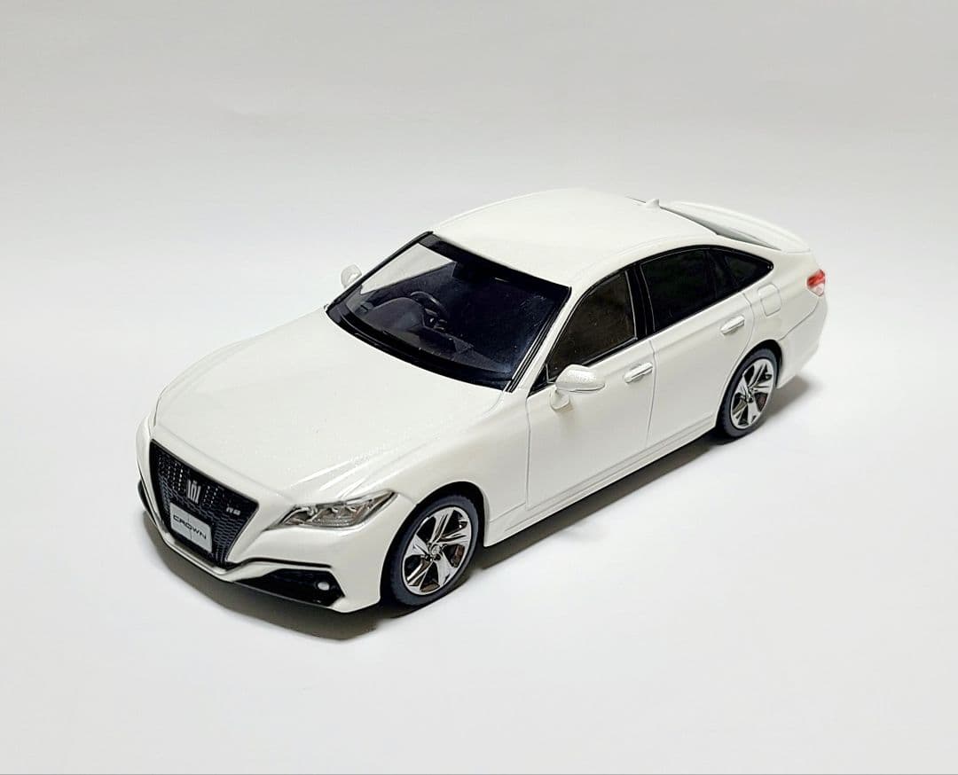 トヨタ 220系クラウン RSアドバンス カラーサンプル