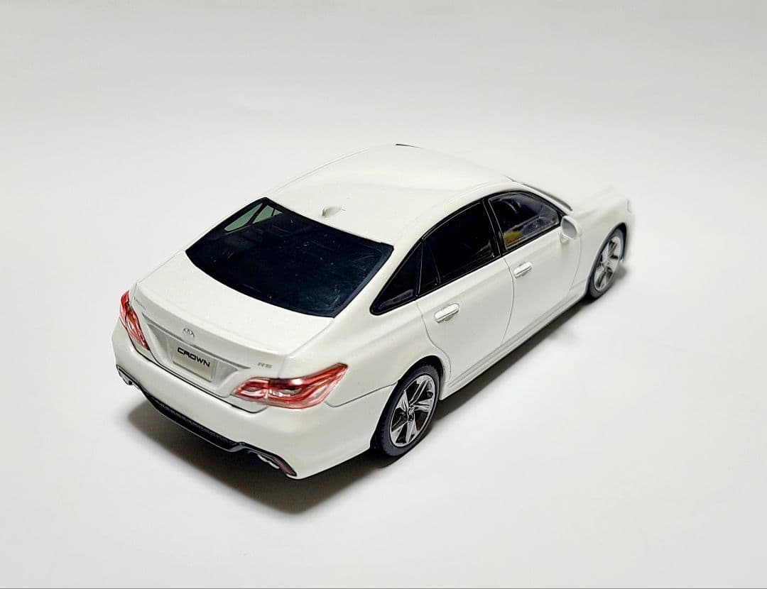 トヨタ 220系クラウン RSアドバンス カラーサンプル