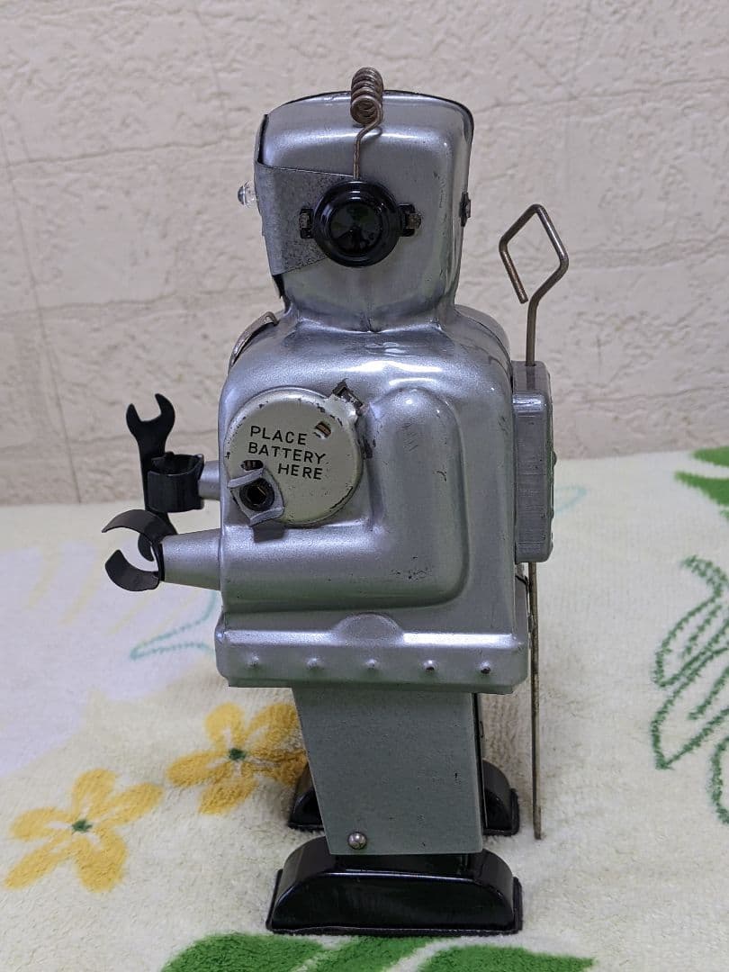 ぴ*み様 〈当時物〉ブリキ ズーマーロボット（電動式〈電池〉）不動