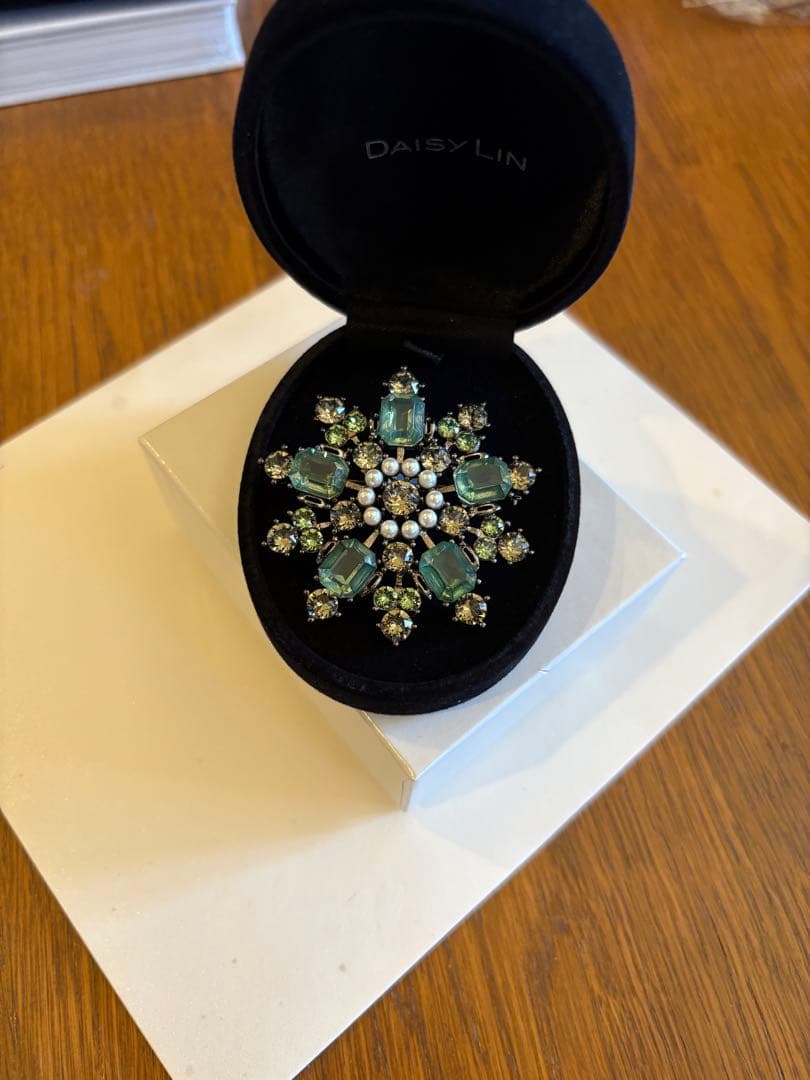 Daisylin フォクシー foxey ブローチ