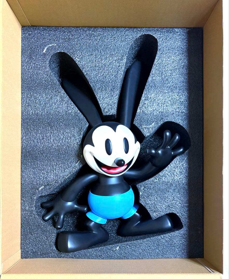 Disney100 周年　オズワルド　ビッグソフビフィギュア　海洋堂　ディズニー
