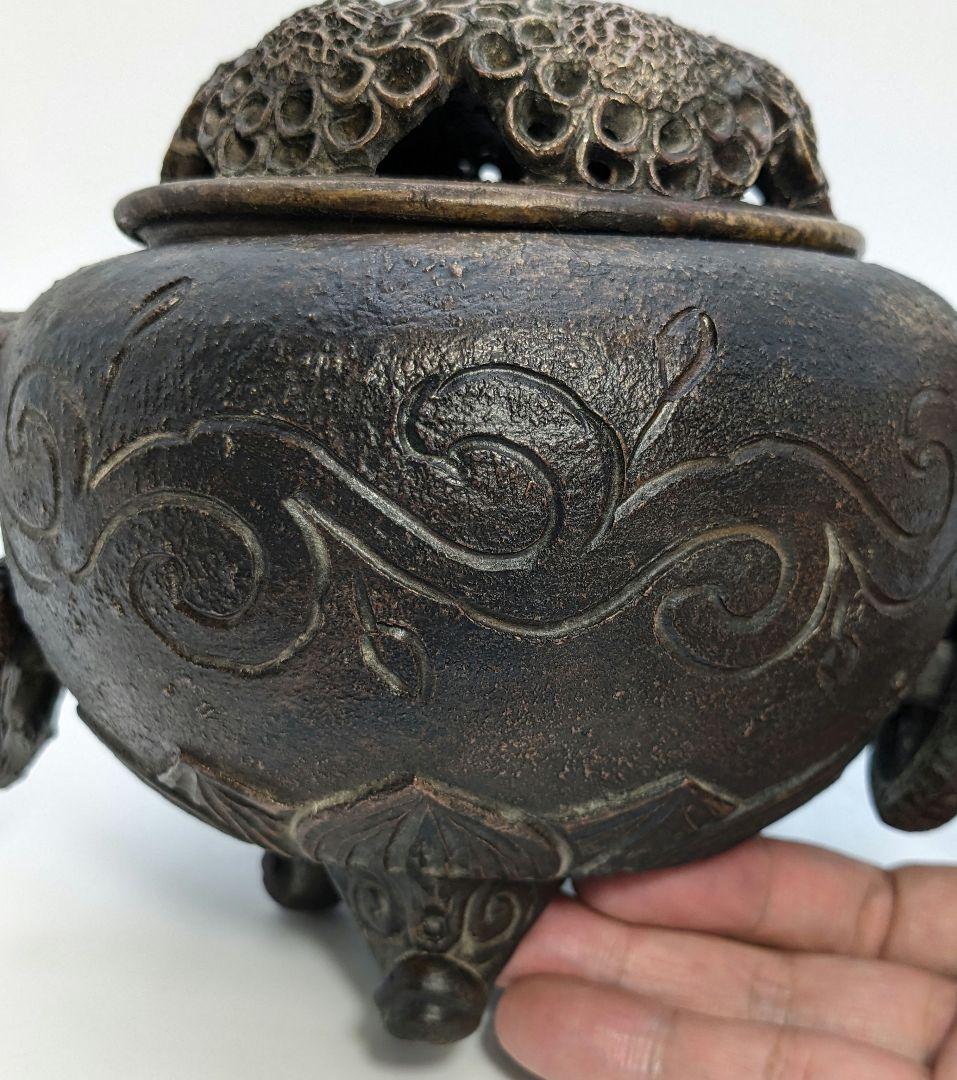 菊彫象耳三足香炉 備前焼？ 合箱 置物 インテリア 細工物 工芸品 香道具 在銘