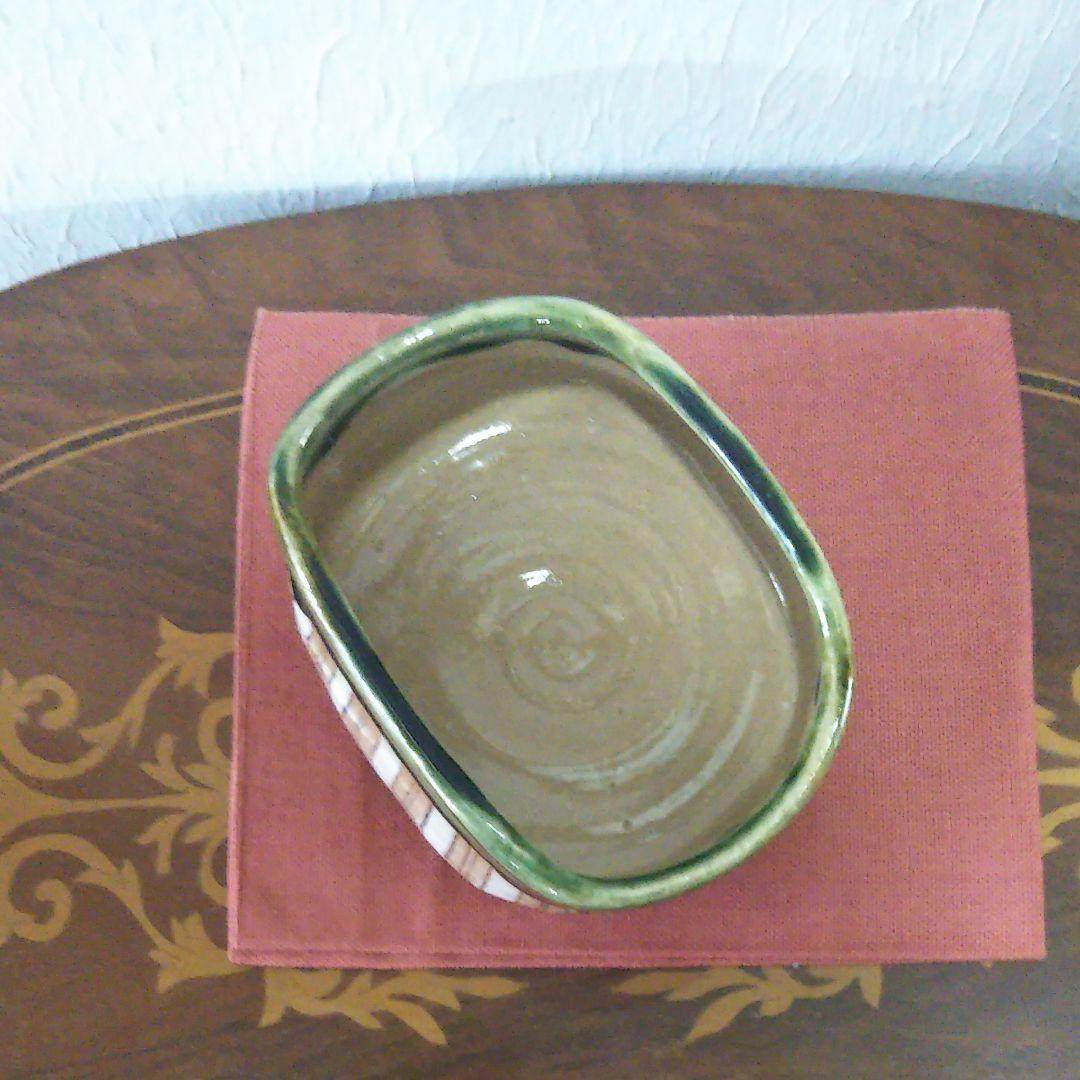 織部焼きのくつ茶碗