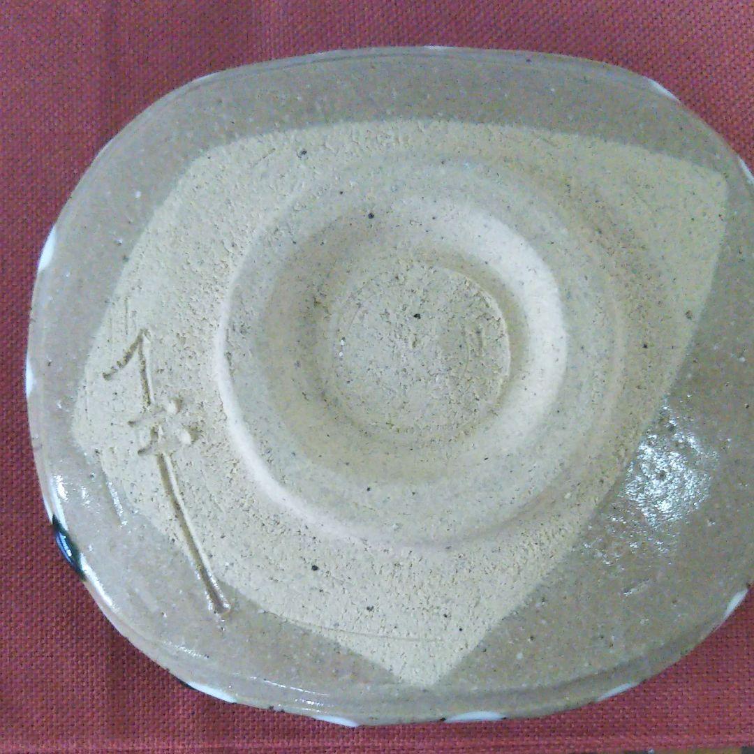 織部焼きのくつ茶碗