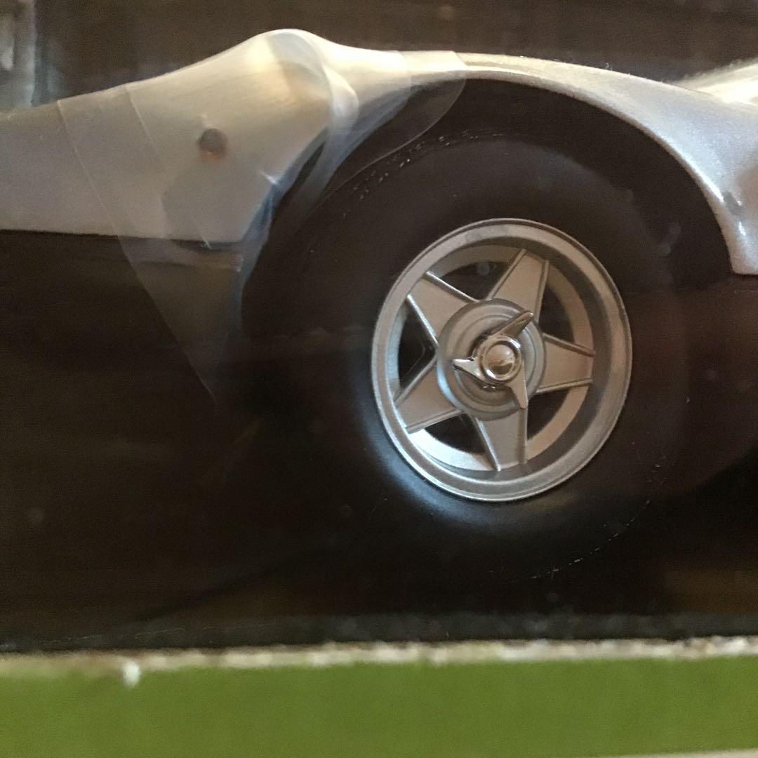 京商 KYOSHO 1/18スケール　フェラーリ512 BB （シルバー）