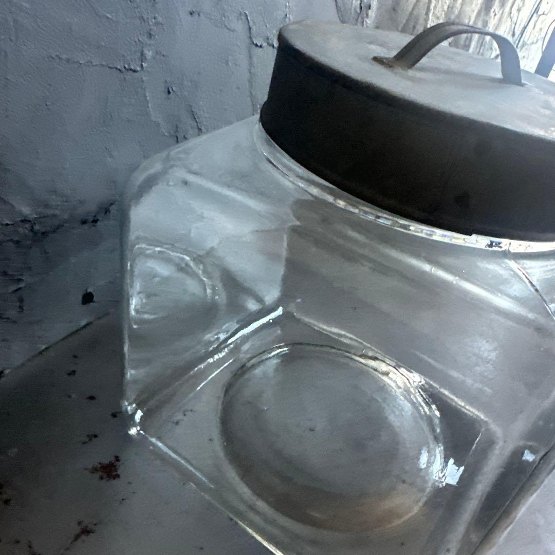 ヴィンテージ　ガラス製四角いジャー 金属蓋付き