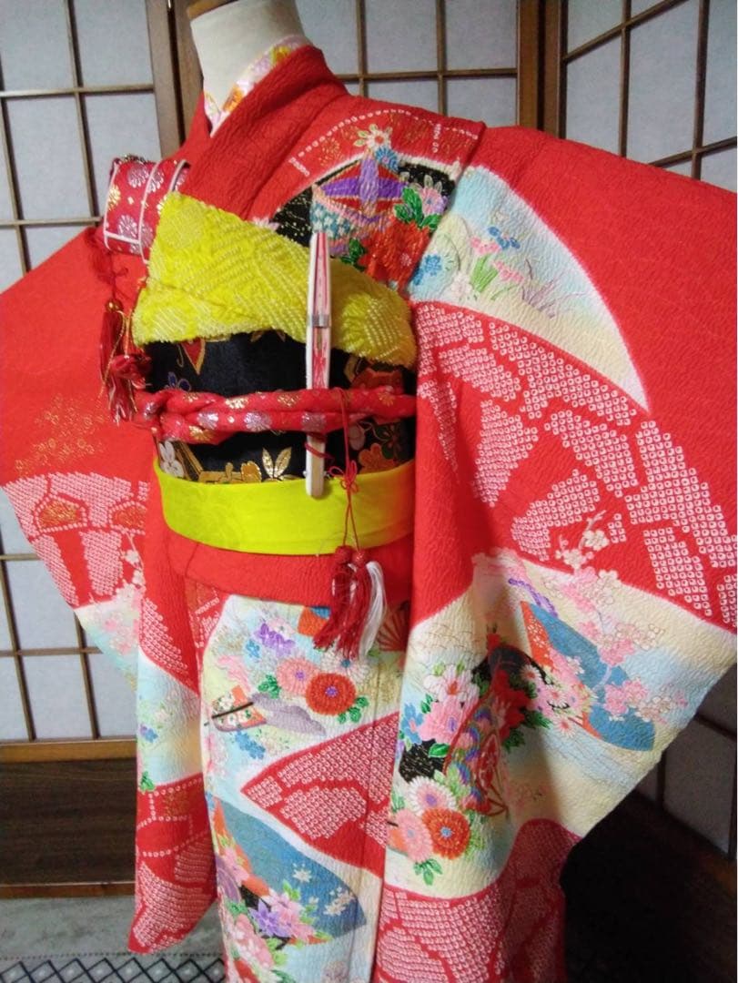 みです。7歳向け・化繊・ちりめん地のお着物セットです