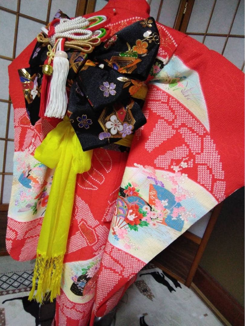 みです。7歳向け・化繊・ちりめん地のお着物セットです