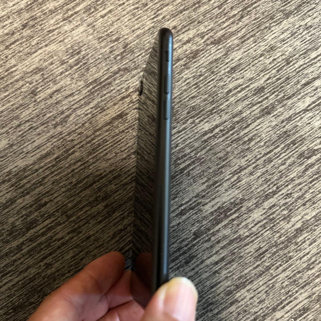 iPhone SE（第2世代）64GB ブラック