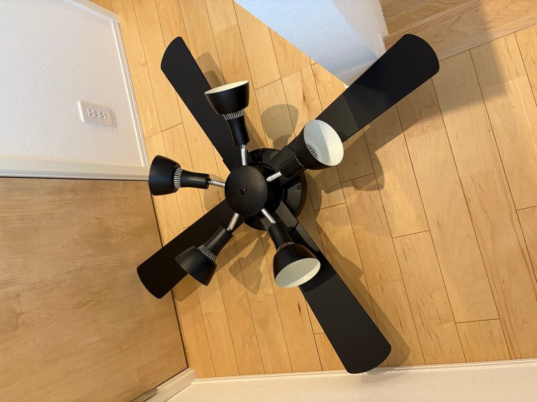 KOIZUMI シーリングファンライト 5灯 黒【匿名配送】