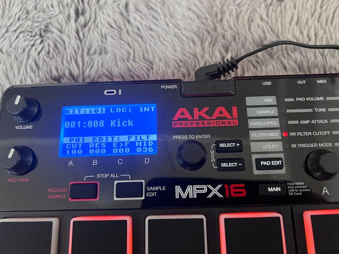 AKAI MPX16 サンプラー　16パッド×10バンク　さらにSDで増設可能