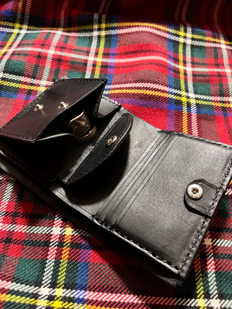 コンパクトウォレット フラワー&リーフ　スタッズ　レザー