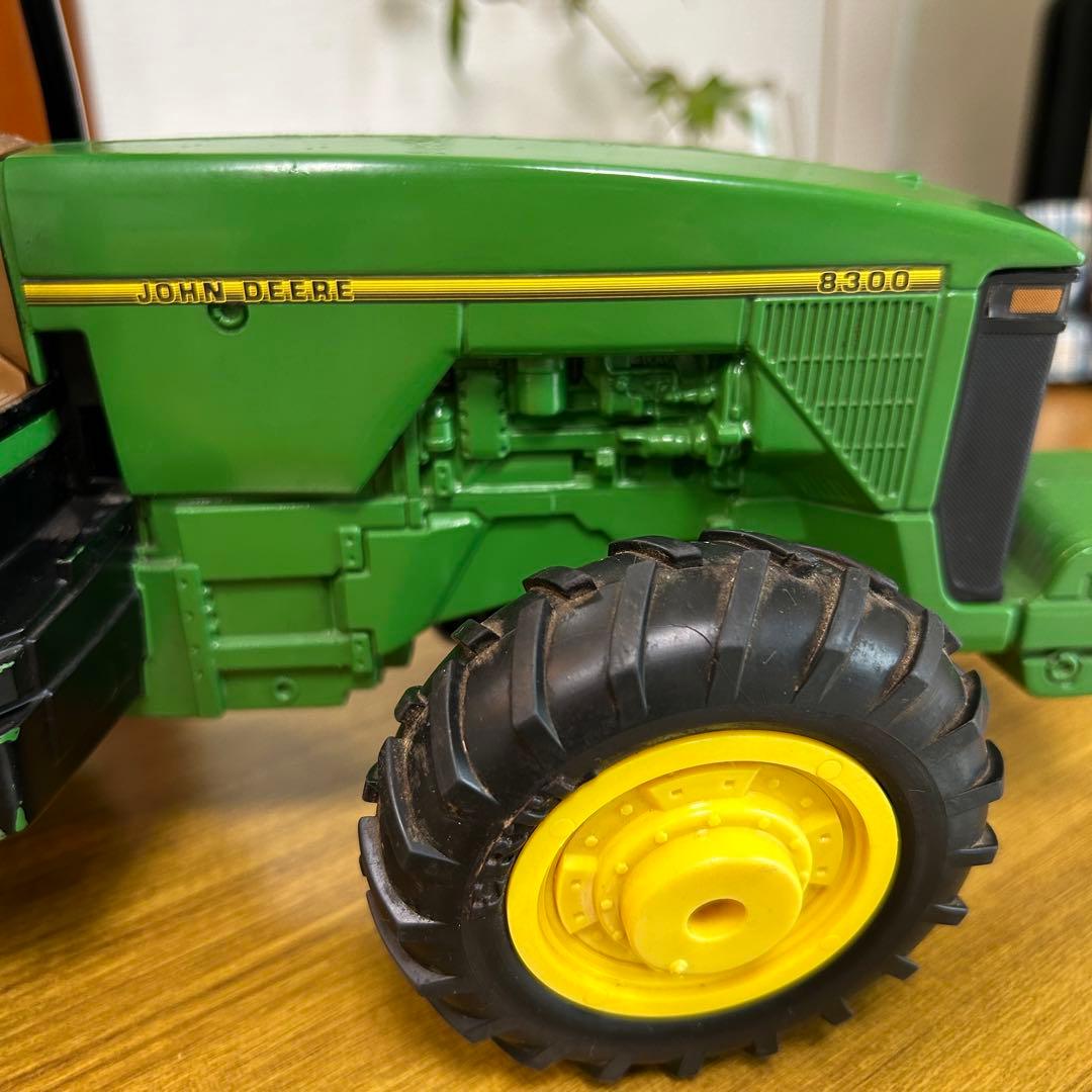 ジョンディア JOHN DEERE 8300 トラクター ミニカー 稀少