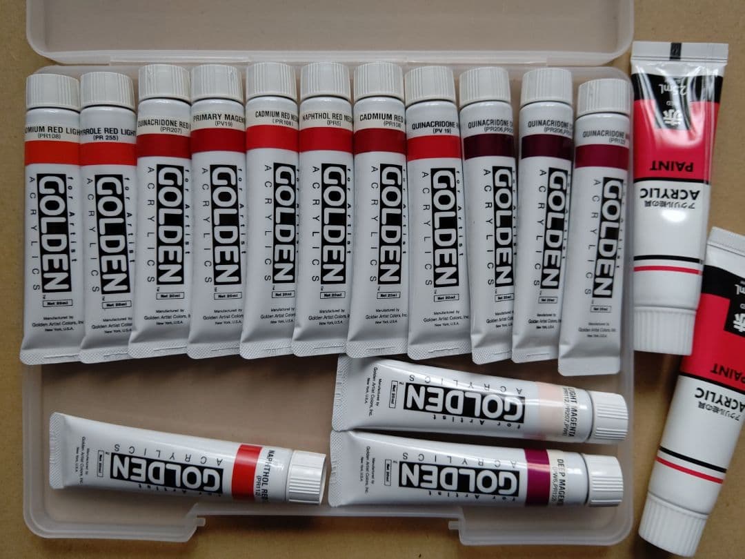 ゴールデン アクリル絵の具84本 、DAISOアクリル絵の具18本