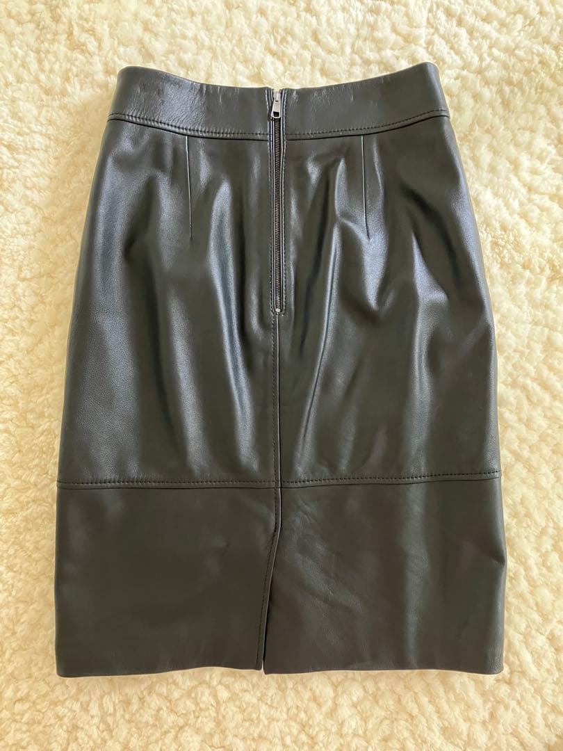 【年末年始★限定セール】定価10万円・高級Hugo Bossレザースカート