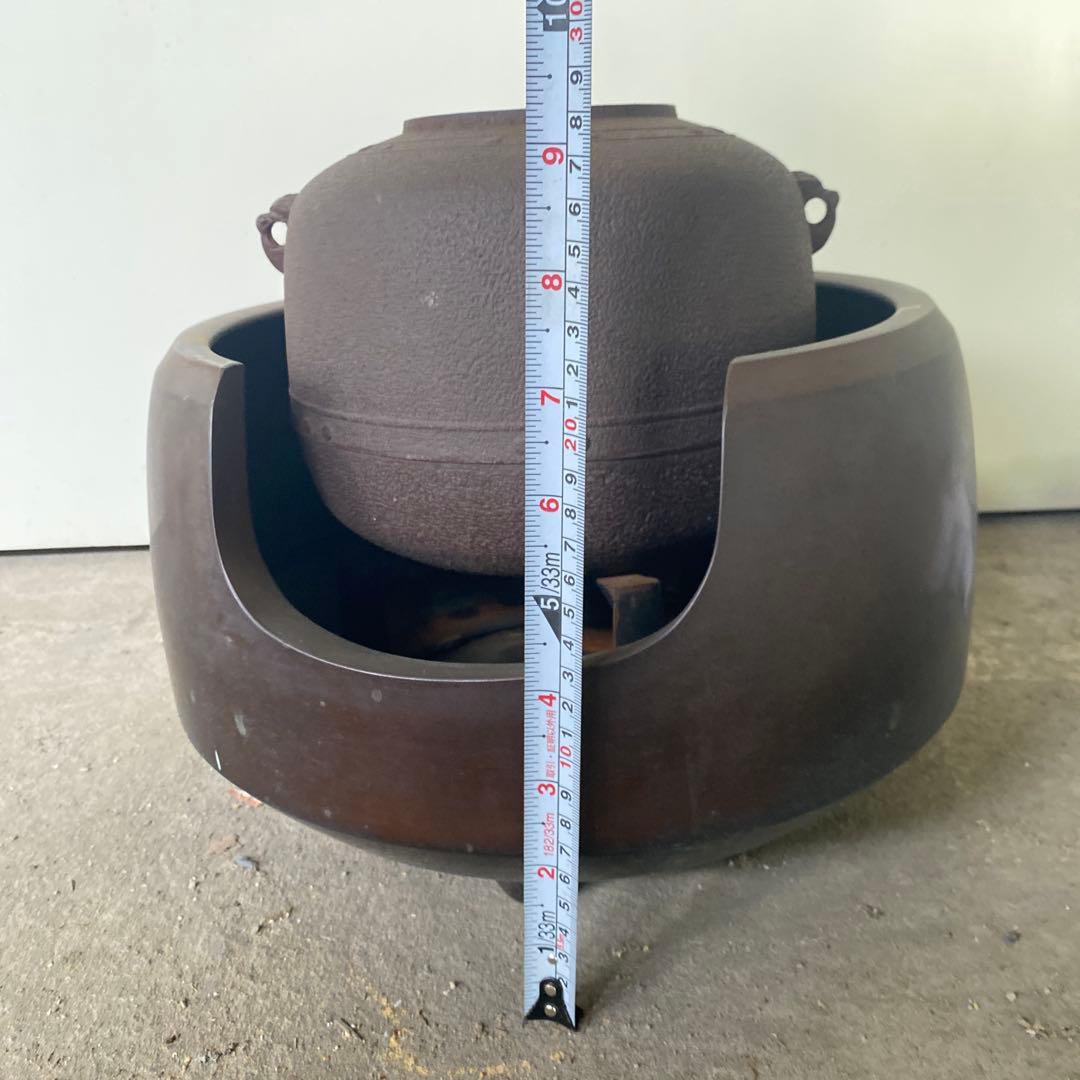 鋳鉄製 茶釜 丸型 茶道具 鉄瓶 風炉釜 鉄釜 鋳物 骨董品 古美術 鉄 真鍮