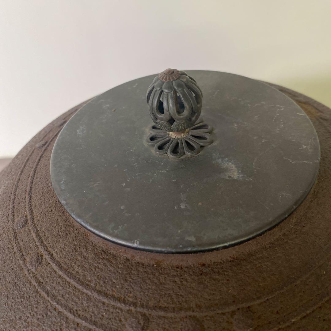 鋳鉄製 茶釜 丸型 茶道具 鉄瓶 風炉釜 鉄釜 鋳物 骨董品 古美術 鉄 真鍮