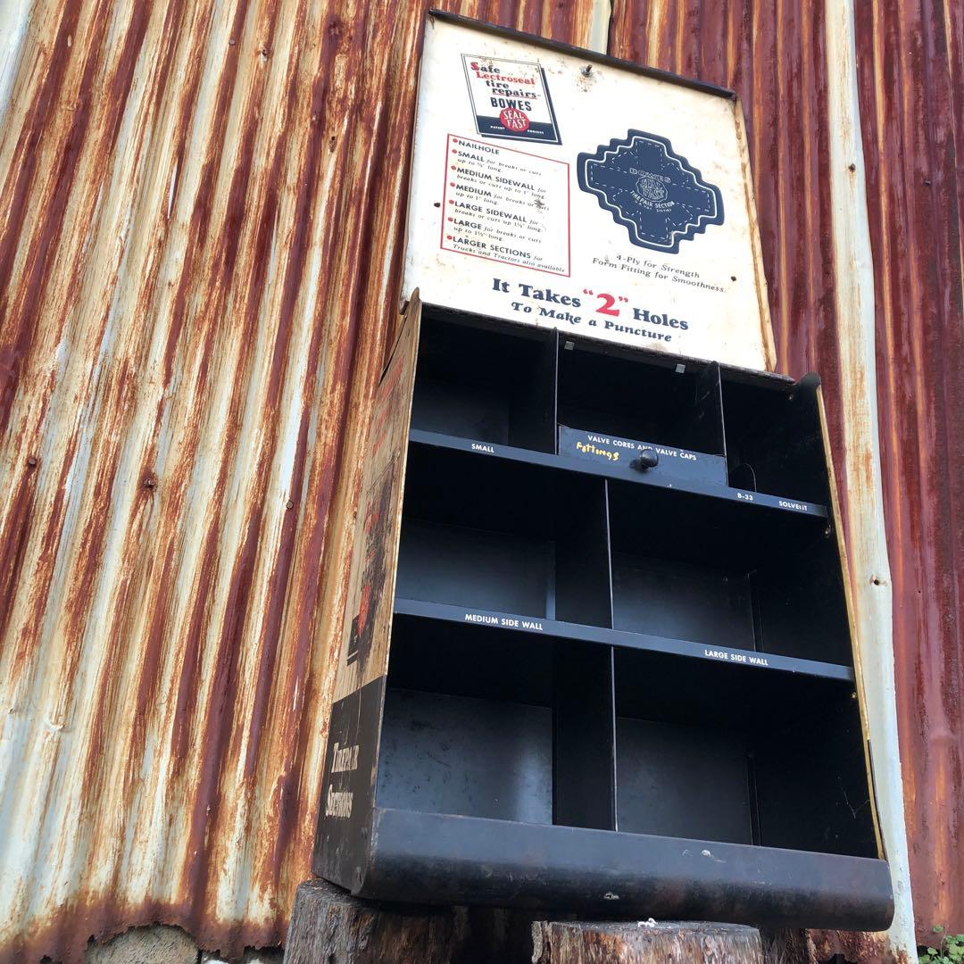 キャビネット　ボックス　鉄　錆　車　店　什器　シャビー　インダストリアル　油