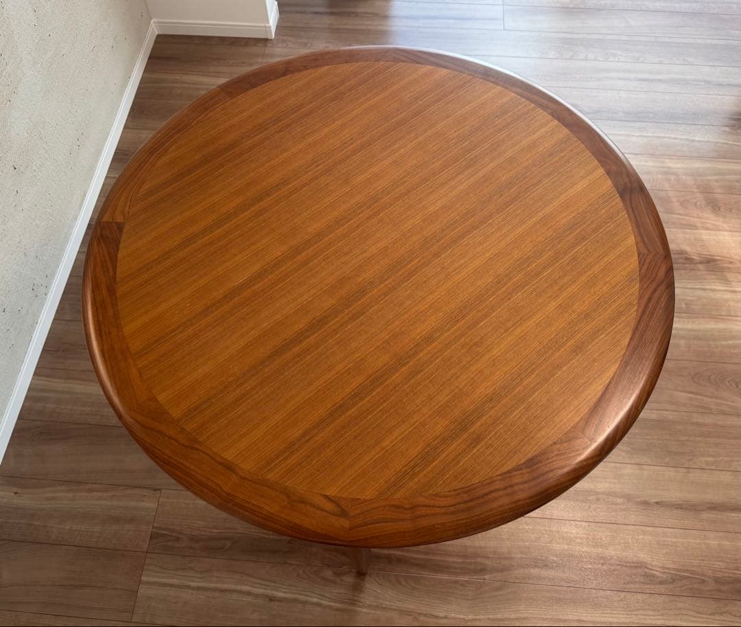 カイクリスチャンセン　宮崎椅子　ユニバースダイニングテーブル　ウォールナット