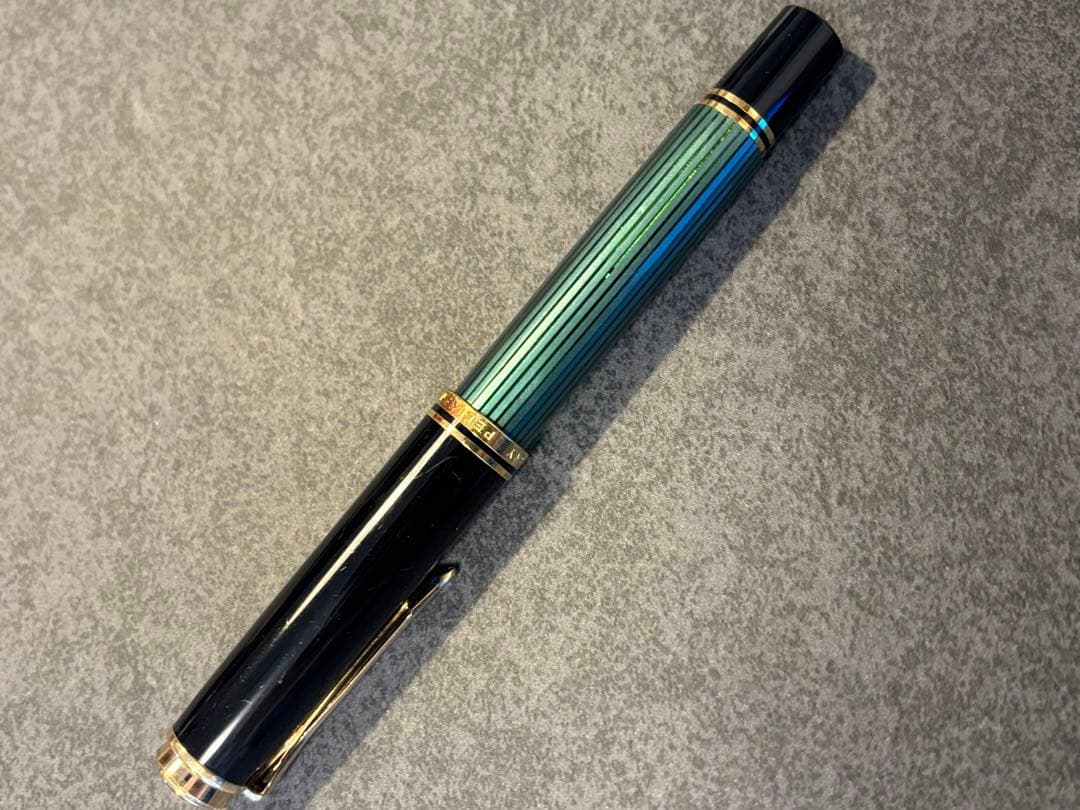 万年筆 ブラック・グリーン ストライプ