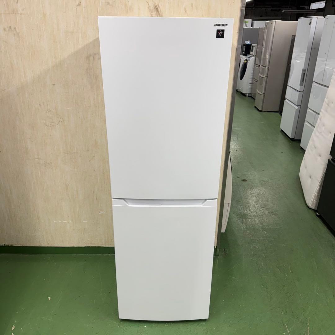 156 24年製　冷蔵庫　230L 200L強　小型　一人暮らし　右開きホワイト