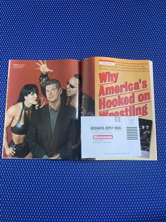 貴重　証明付き　WWE ロック　チャイナ　直筆サイン入り　NEWS week