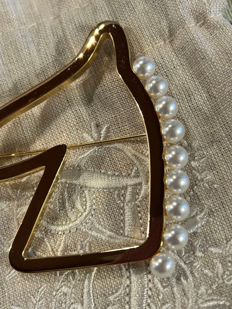 ◆新品未使用◆ セブンテン seventen ホースブローチ お馬さん パール