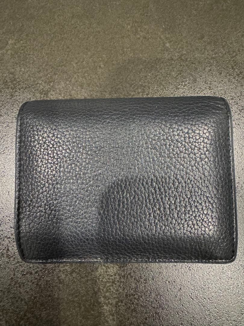 PRADA サフィアーノレザー二つ折り財布 ブラック レッド