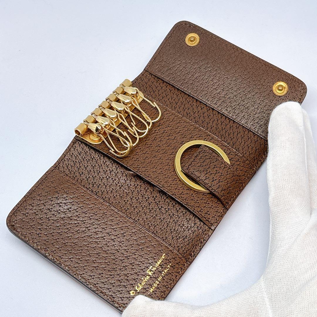 【美品】フェラガモ レザー ガンチーニ 6連 キーケース ピッグレザー