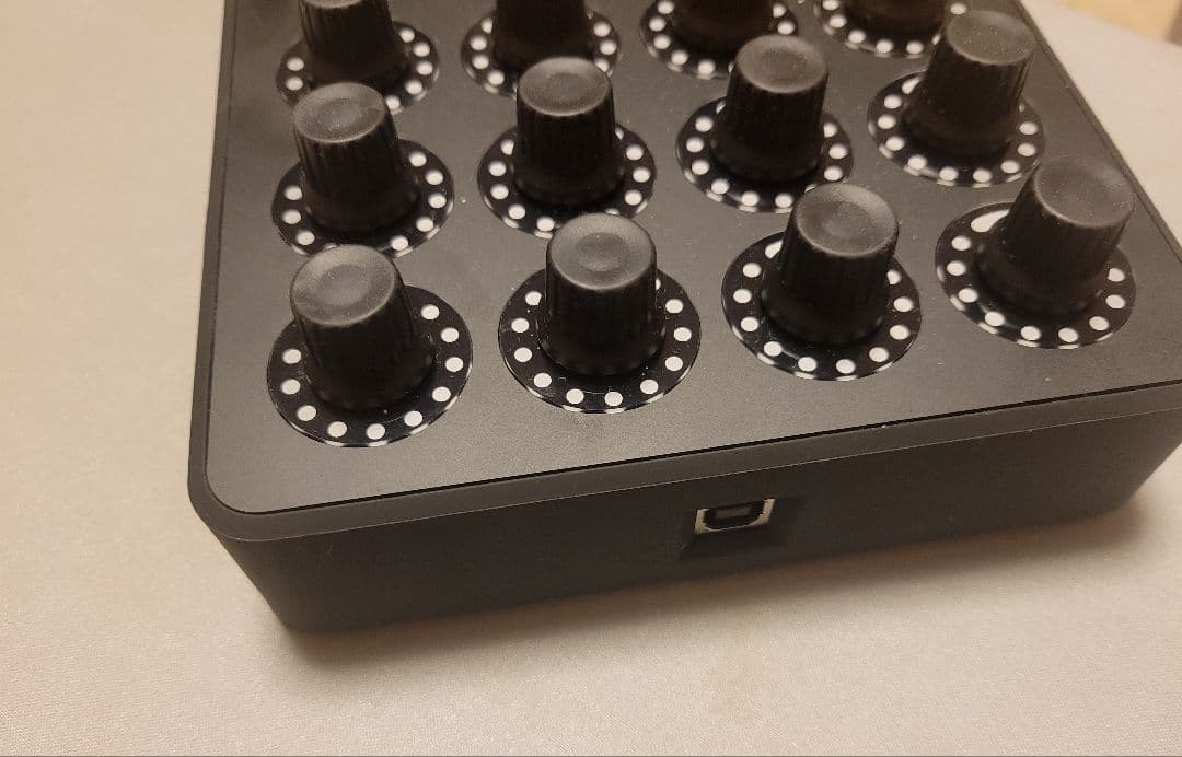 DJ機材 MIDI FIGHTER TWISTER MF-0007