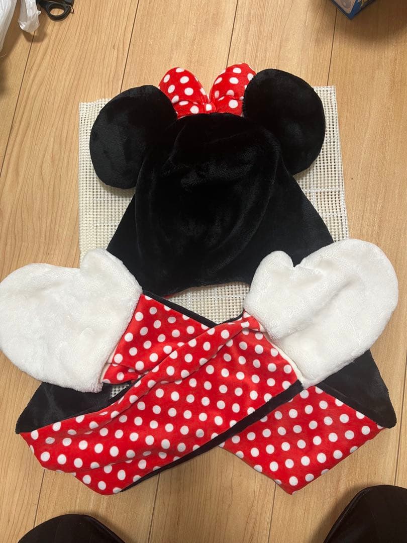早い者勝ち　ディズニー　ミニーマウス　手袋付き　マフラーファンキャップ