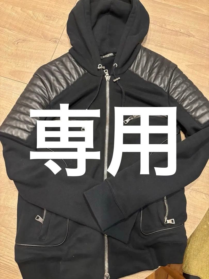 BALMAIN ブラック フード付きパーカー
