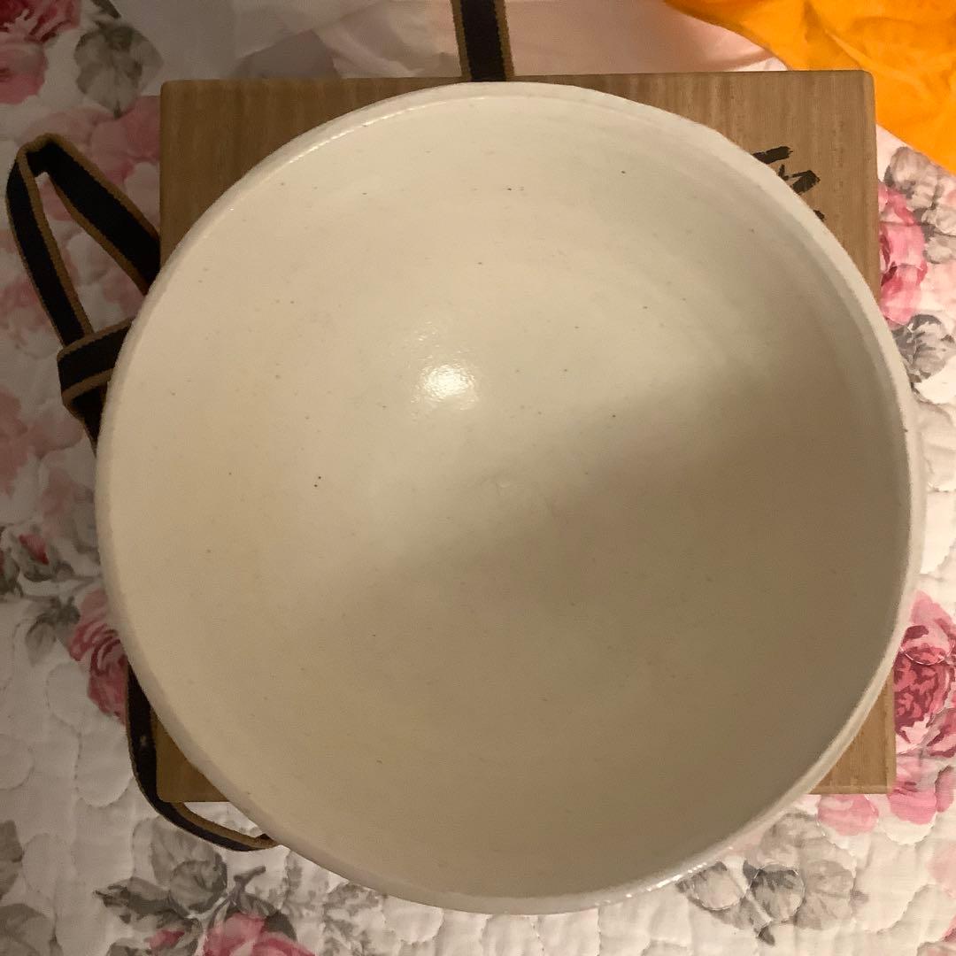 髙橋　絋【灰釉鉃絵　椿図茶盌】共箱付き