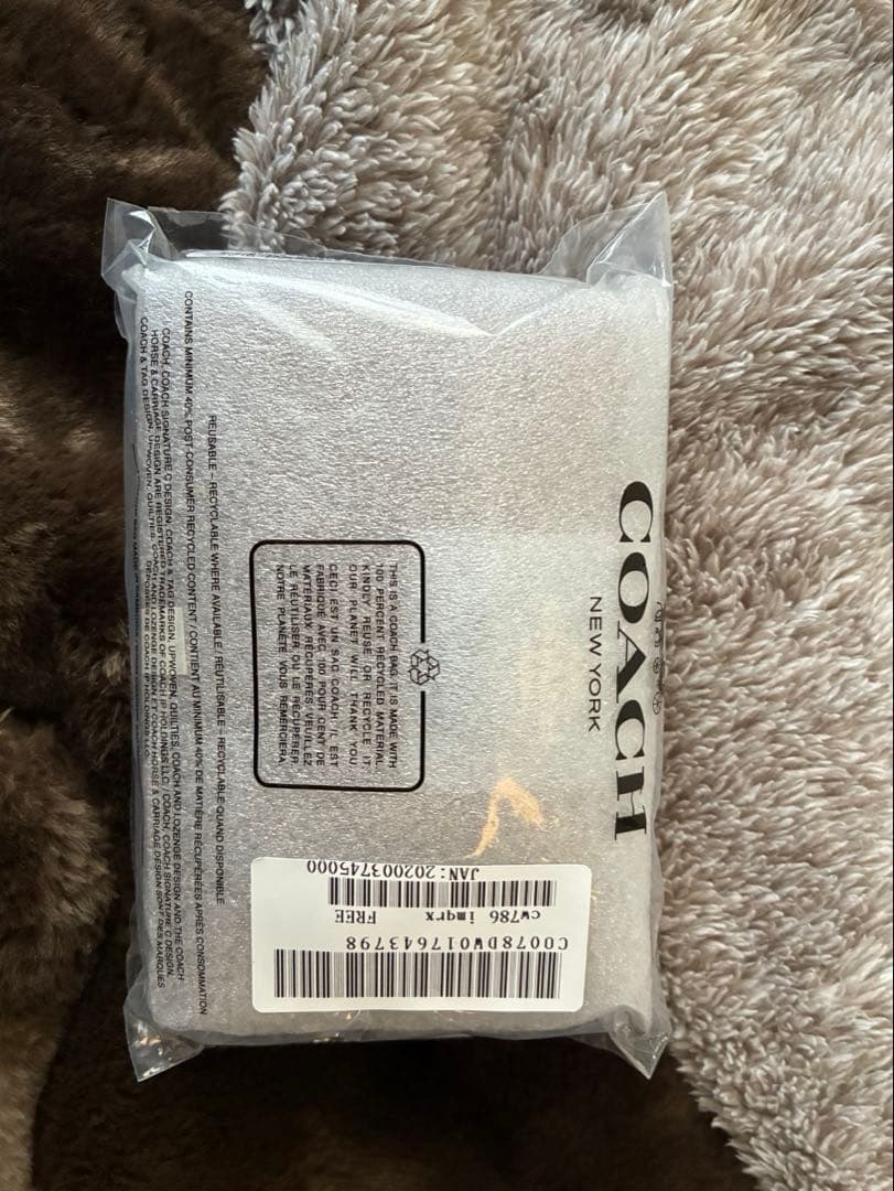 新品未使用　coach cw786imqqx　シュリンクあり 二つ折り財布