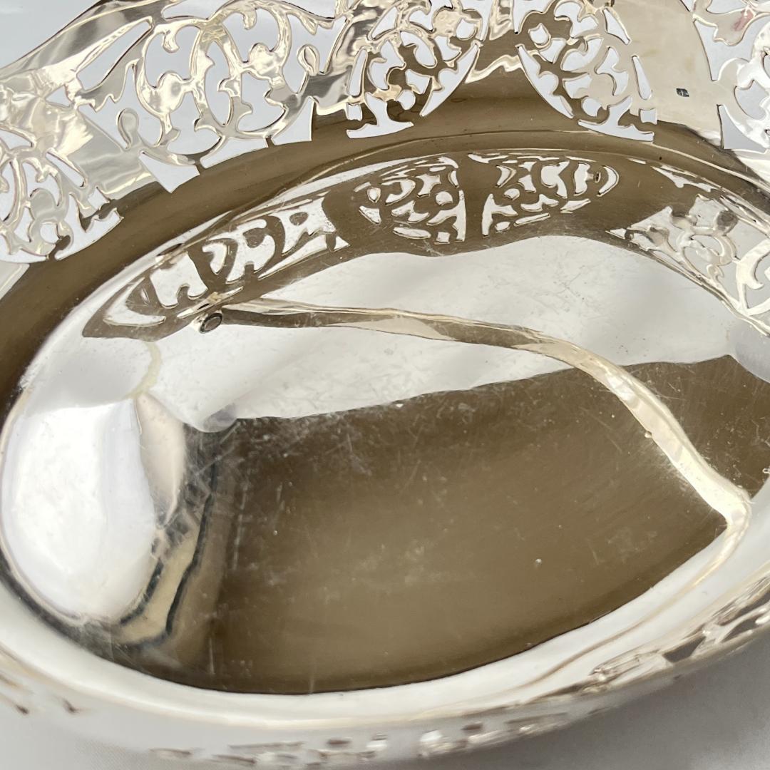 【英国】 アールヌーボーの透かしのフルーツスタンド【シルバープレート】