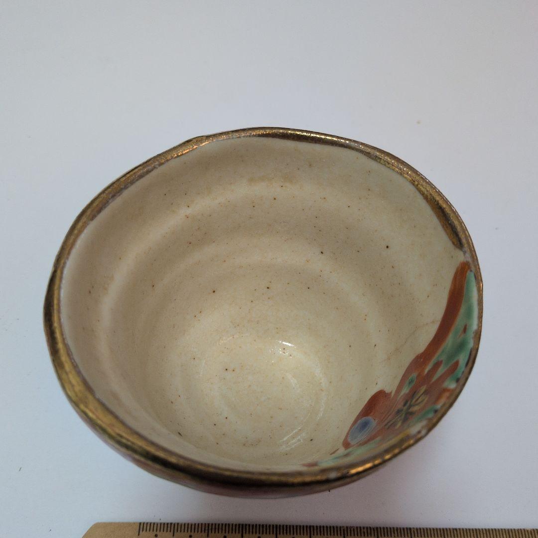 色鮮やかな花模様の茶碗　焼き物　陶芸品　アンティーク