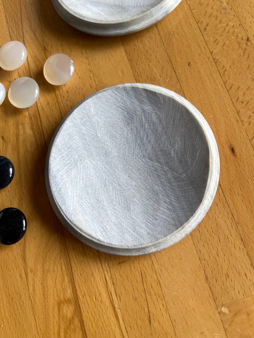 専用出品　　囲碁石セット 大理石風容器付き　白　黒　大理石？瑪瑙？