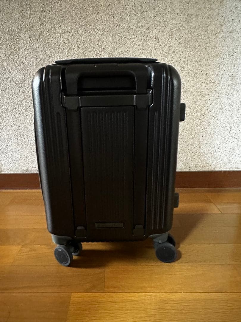 INV30 イノベータースーツケース