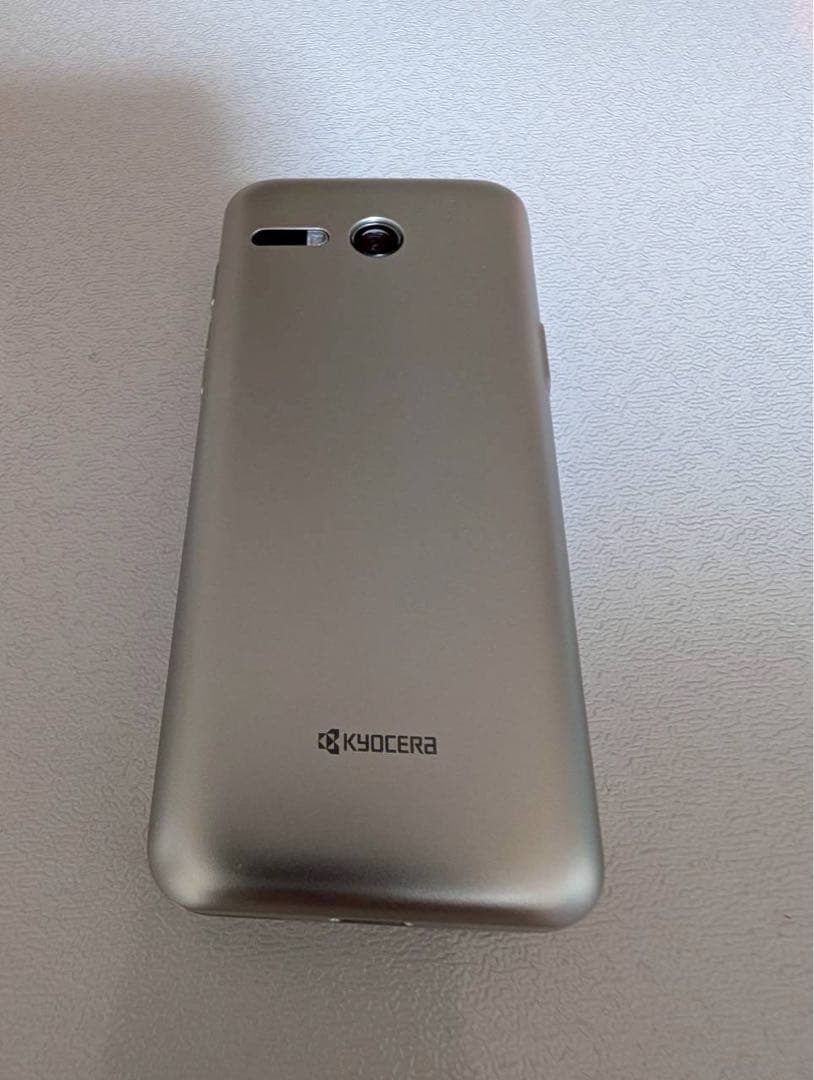 au KYOCERA KYF43 折りたたみ式携帯電話 かんたんケータイライト