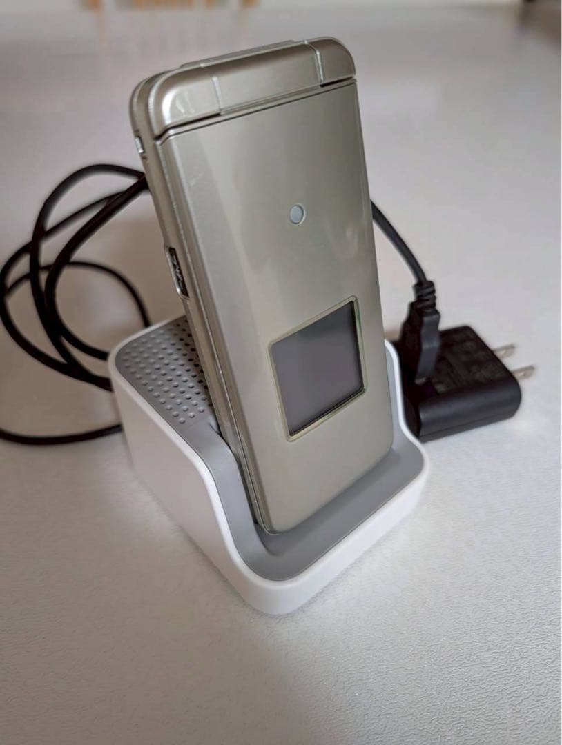 au KYOCERA KYF43 折りたたみ式携帯電話 かんたんケータイライト