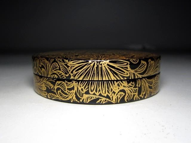 磯井如真 沈金菊香合 表千家十三代 即中斎花押　　　　　　　　v164