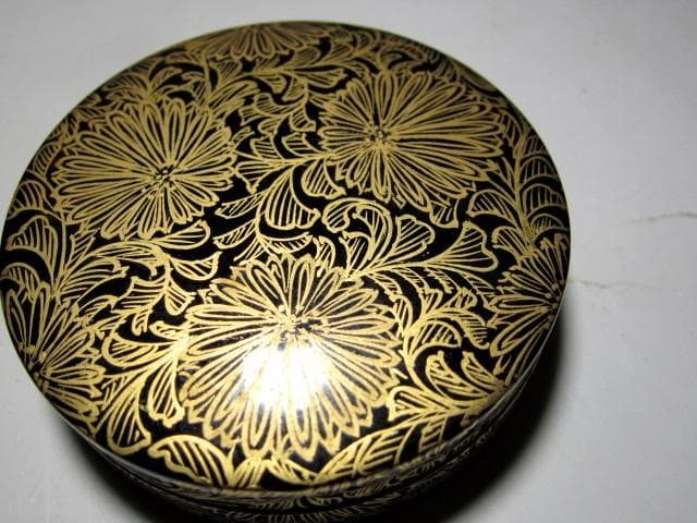 磯井如真 沈金菊香合 表千家十三代 即中斎花押　　　　　　　　v164