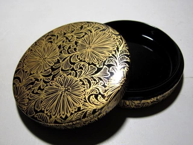 磯井如真 沈金菊香合 表千家十三代 即中斎花押　　　　　　　　v164