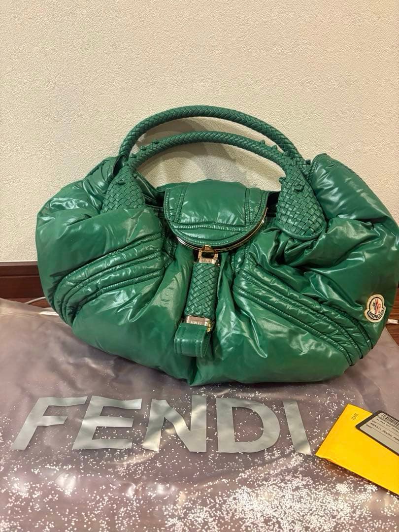 【希少】 FENDI × MONCLER ダウン スパイバッグ グリーン
