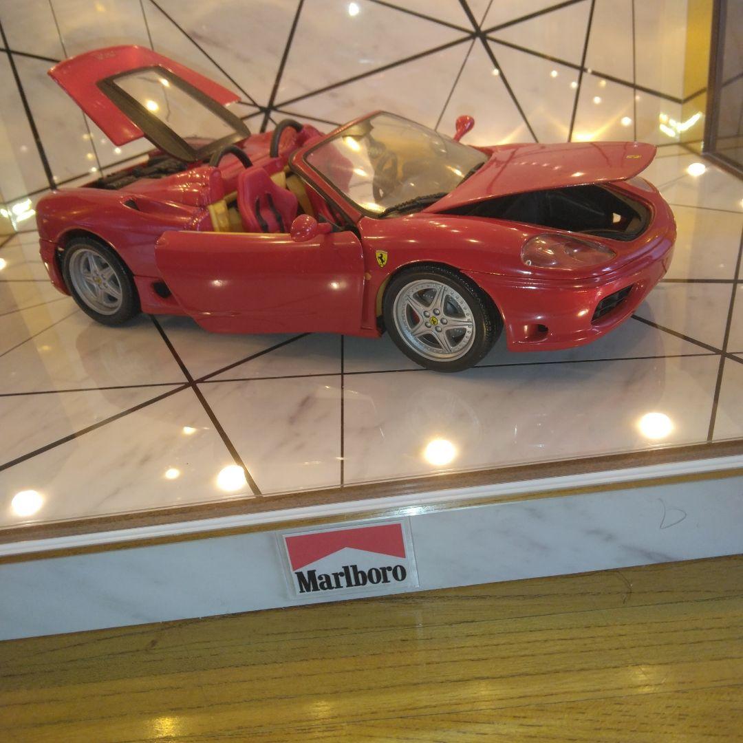 フェラーリ＆ランボルギーニショーケース＆ミニカーセットです。