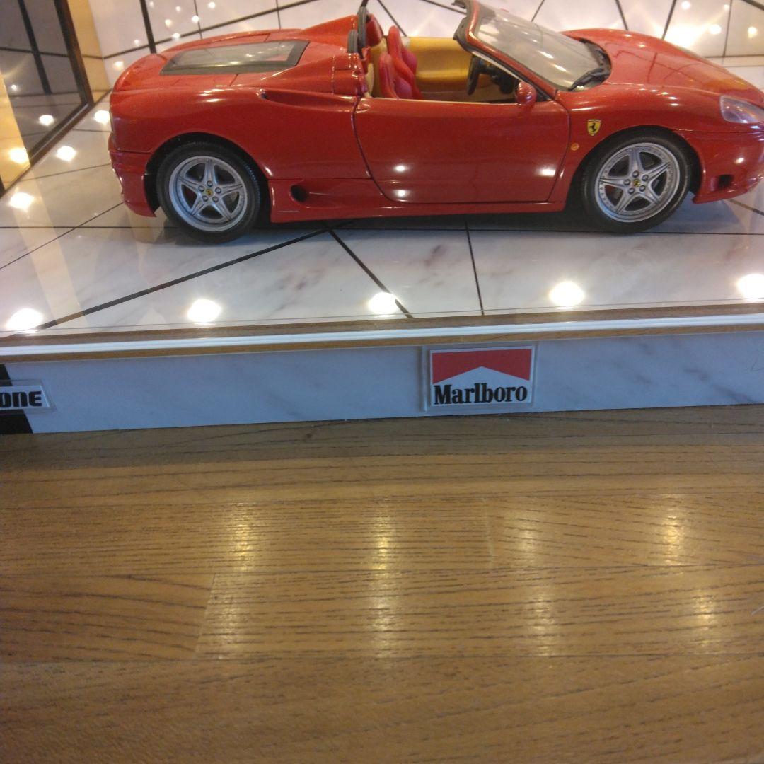 フェラーリ＆ランボルギーニショーケース＆ミニカーセットです。