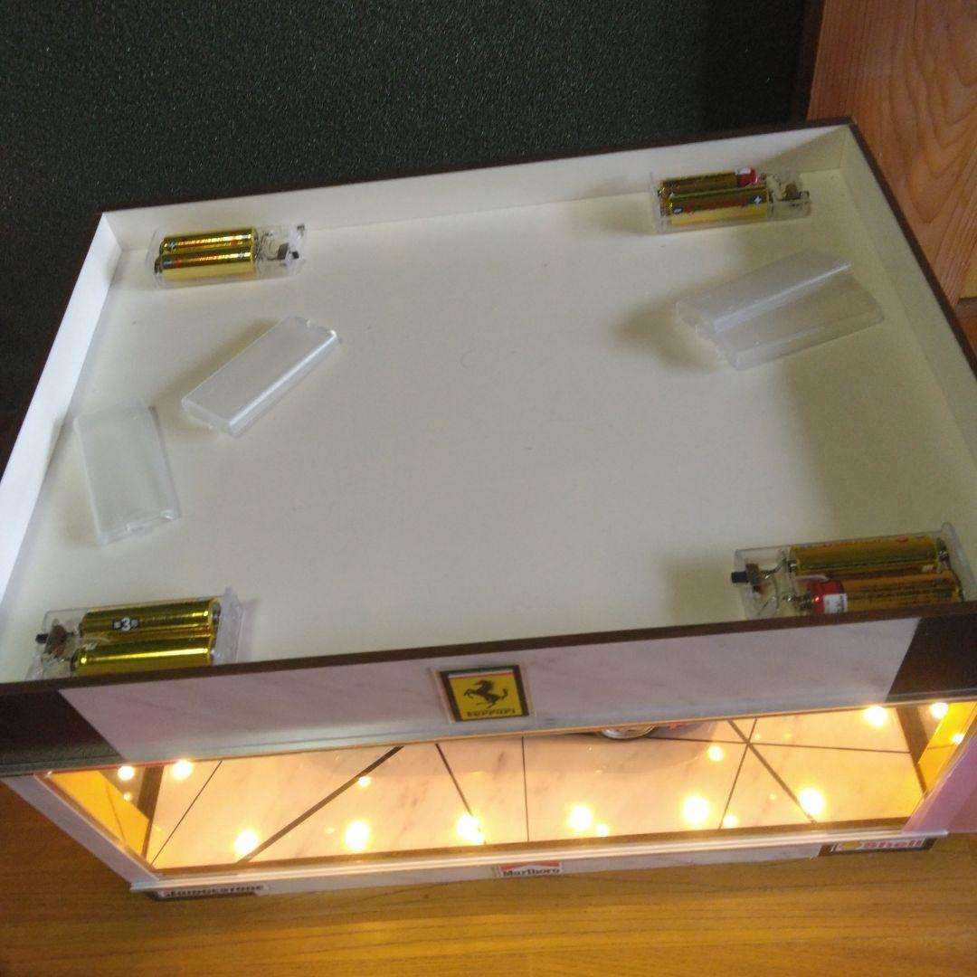 フェラーリ＆ランボルギーニショーケース＆ミニカーセットです。