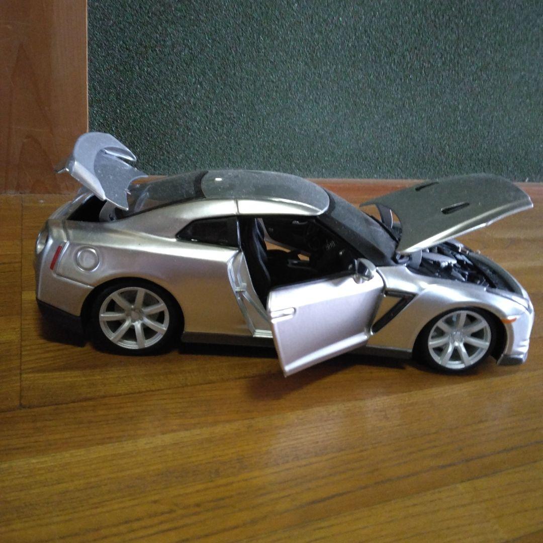 フェラーリ＆ランボルギーニショーケース＆ミニカーセットです。