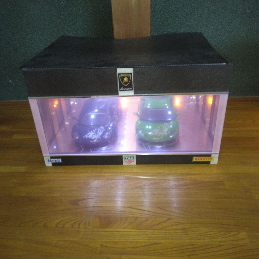 フェラーリ＆ランボルギーニショーケース＆ミニカーセットです。