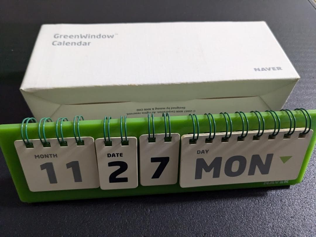 LINEの親会社ネイバー社のノベルティグッズ：日めくり卓上カレンダー